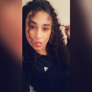 Meet your Posher, Dee